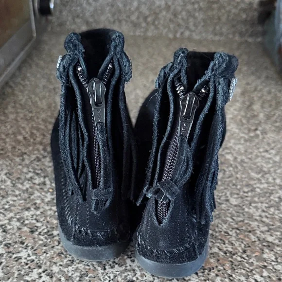 Minnetonka Black Suede Fringe Moccasin Boots with Concho Details - Picture 3 of 4